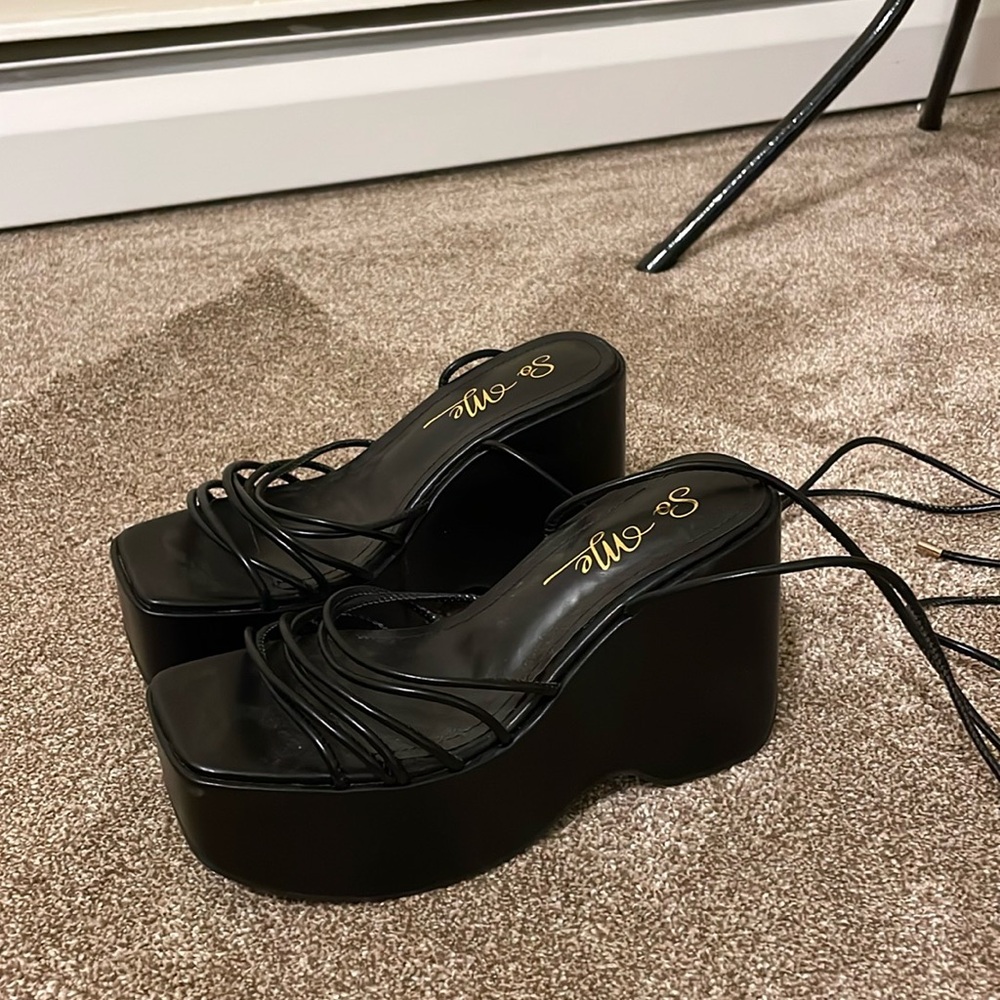 Forever 21 So Me Black Lace Up Chunky platform Sandals